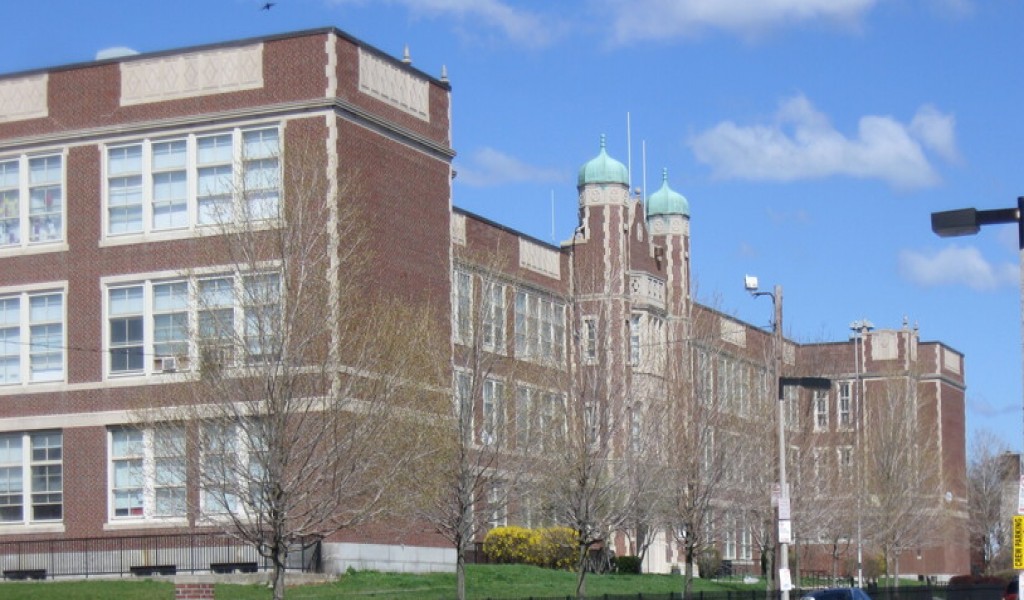 东波士顿高中 - East Boston High School | FindingSchool