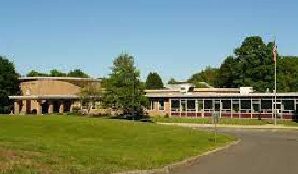 汉密尔顿-温纳姆地区高中 - Hamilton-Wenham Regional High School | FindingSchool