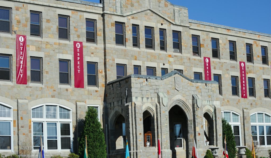 马杜菲学校 - The MacDuffie School | FindingSchool