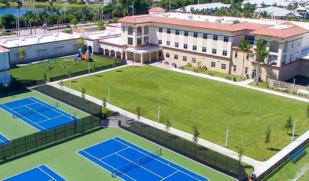 圣救主学院 介绍, 圣救主学院, 圣救主学院中学/高中/学院, , FL, 圣救主学院评论 | FindingSchool