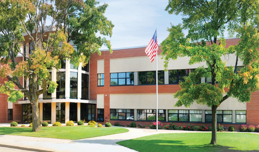 拉辛路德中学 - Racine Lutheran High School | FindingSchool
