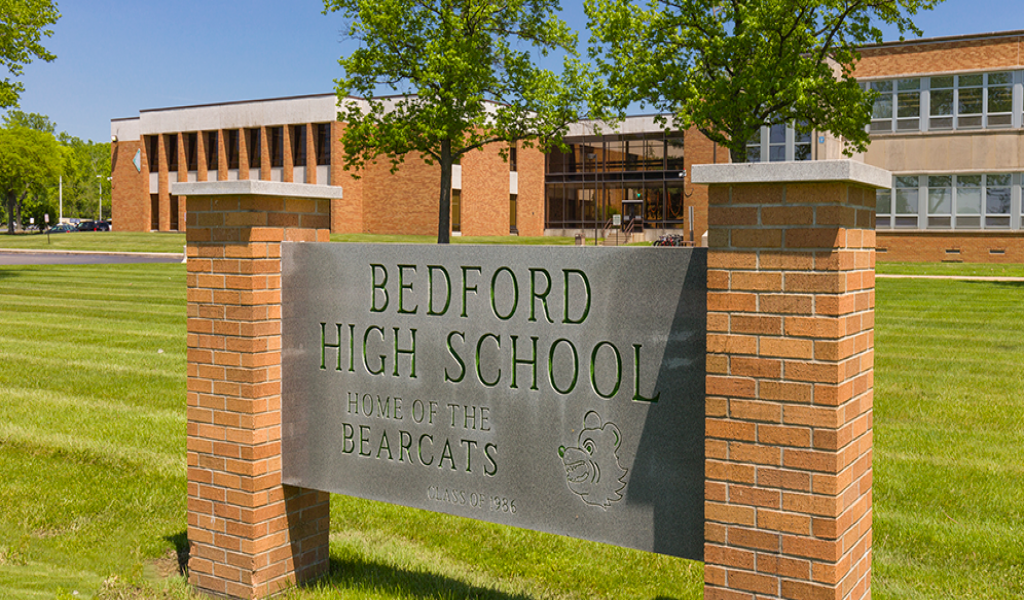 贝德福德高中 - Bedford High School | FindingSchool