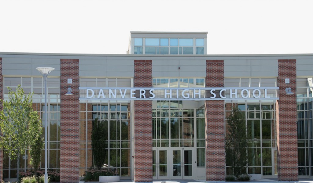 丹佛斯高中 - Danvers High  School | FindingSchool