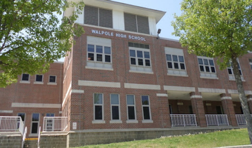沃波尔高中 - Walpole High School | FindingSchool
