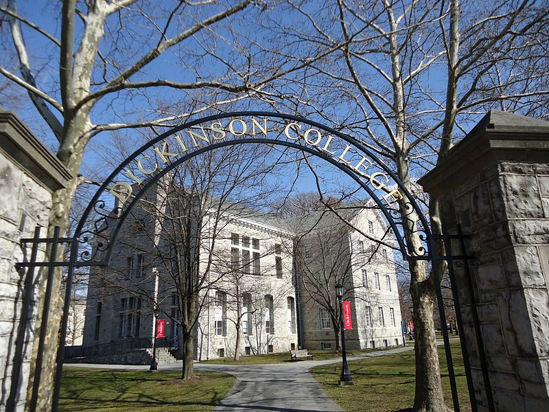 狄金森学院 - Entrance to the Academic Quad showing Bosler Hall. - Dickinson College